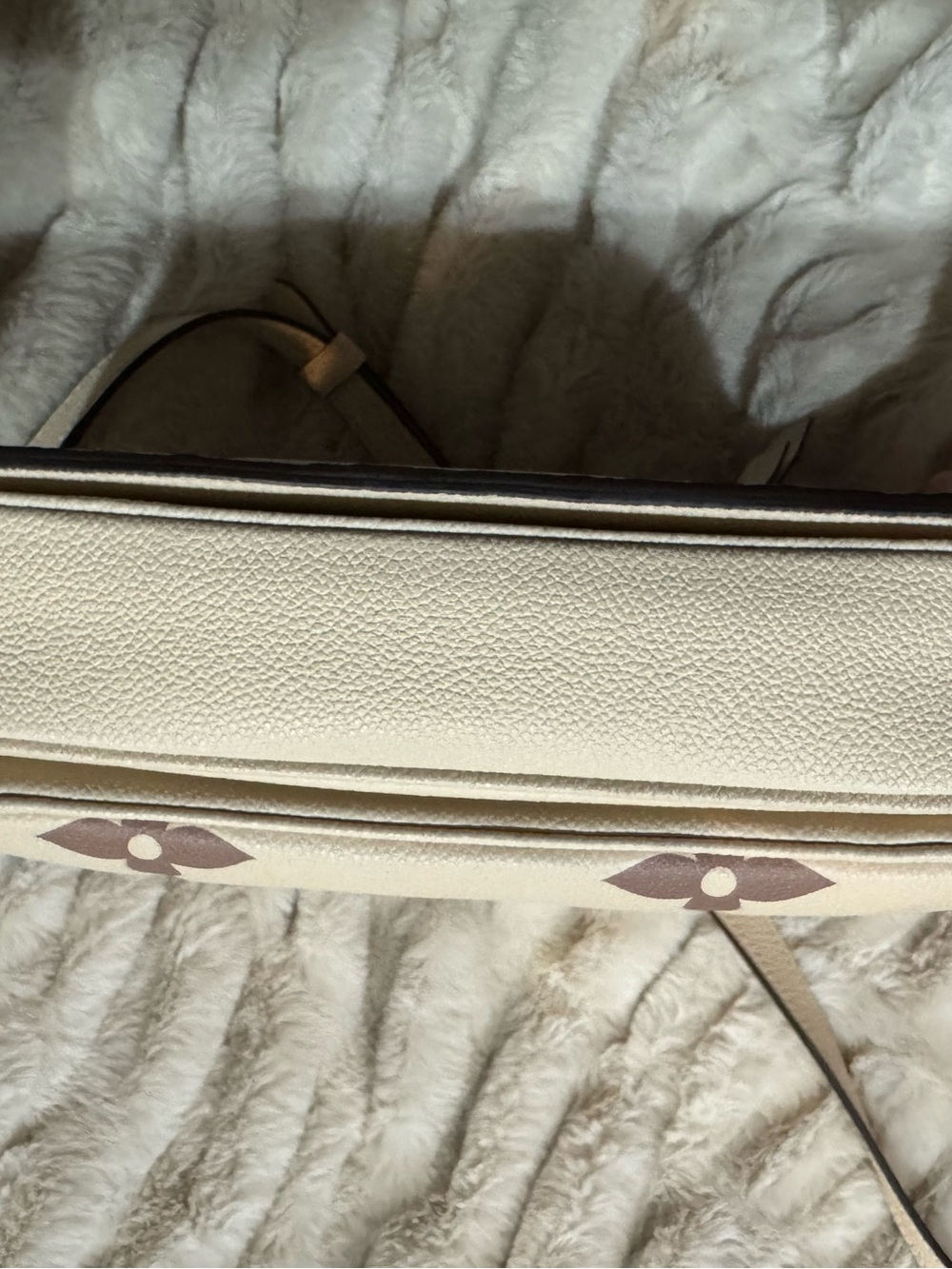 Louis Vuitton Cream Monogram Pochette Métis Crossbody Bag - Picture 8 of 8